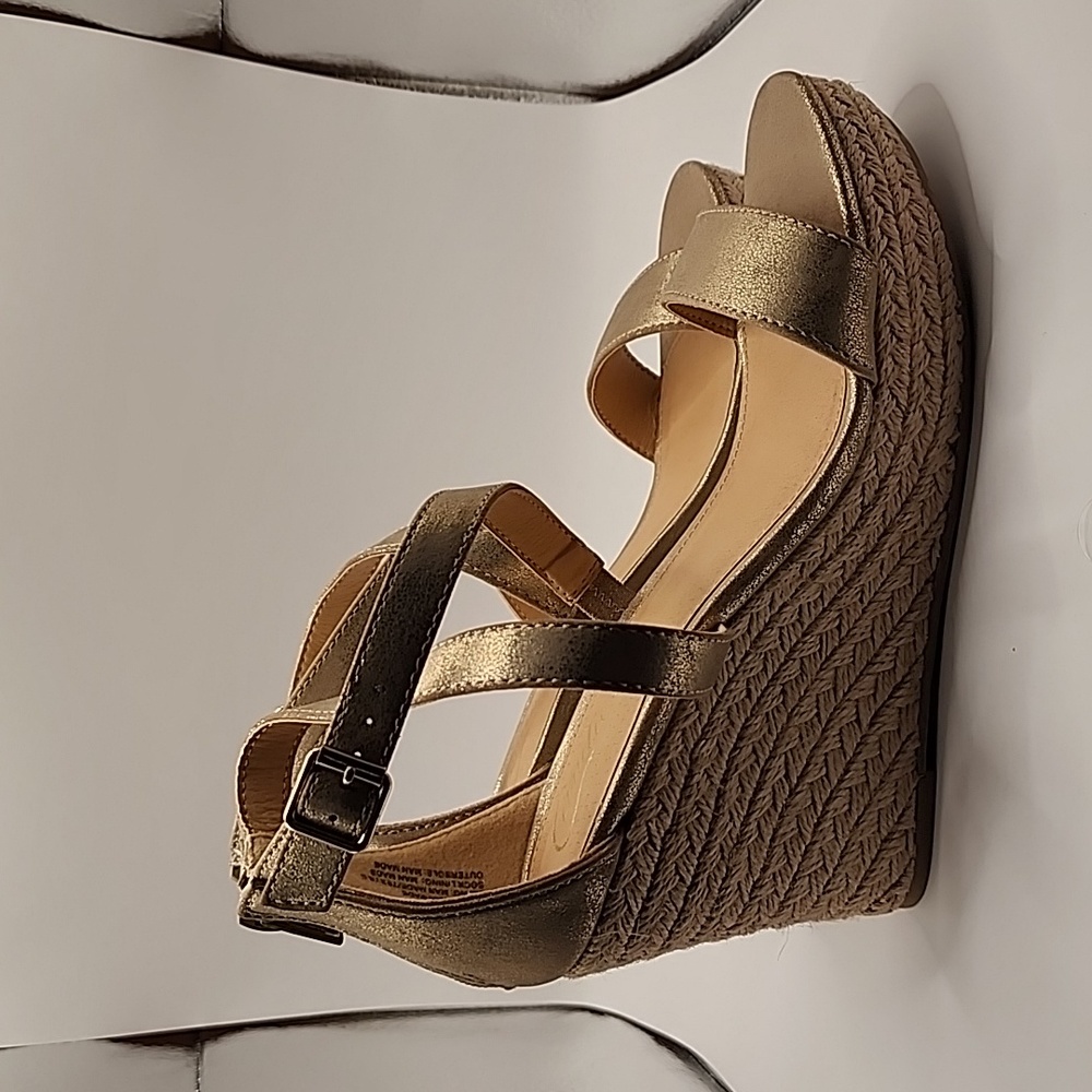 Candie's CALYRAGOLD wedges, size 7.5